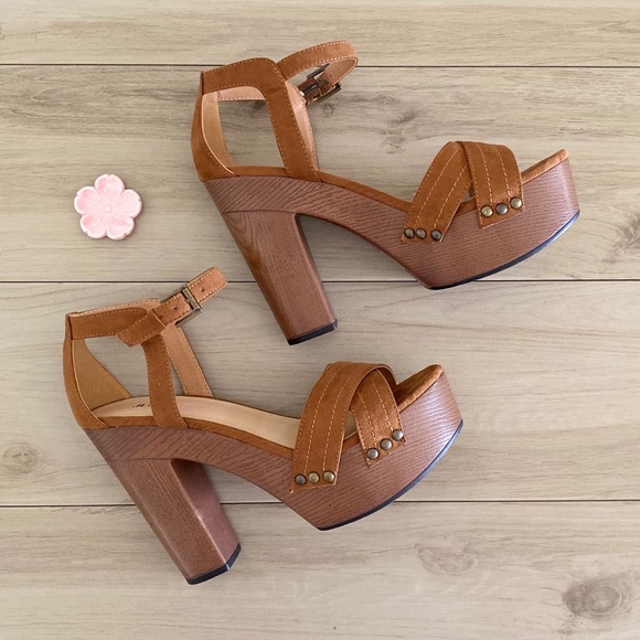 JustFab Shoes - Tan Platform Sandals - 7